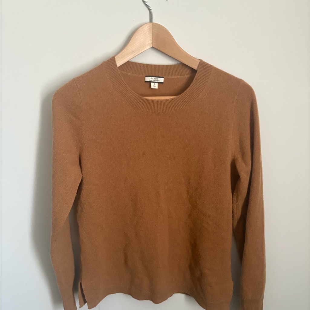 Classic Crewneck Cashmere Sweater In Camel Brown